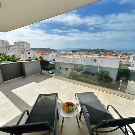 Melassy Penthouse Apartment Makarska