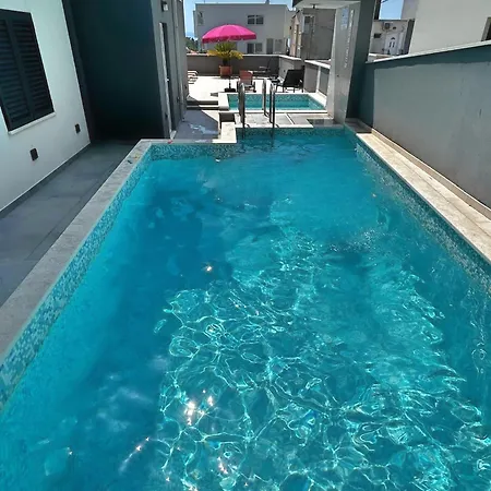 Melassy Penthouse Apartman