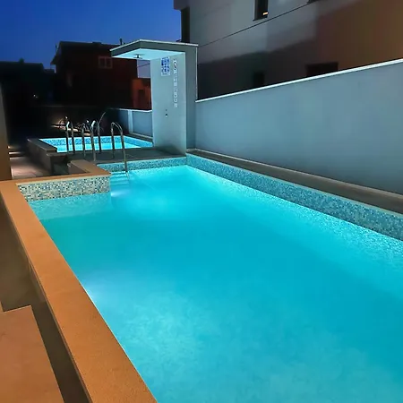 Melassy Penthouse Apartman *